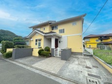 爽やかな青空の下に贅沢なほどに降り注ぐ陽光、豊かな居住性と、クオリティが見事に調和した住空間は、住まうことの喜びを感じさせてくれ