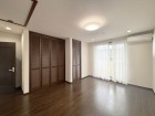 フローリングの部屋は清潔感があり、日々のお掃除も楽で助かりますね！