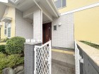 お客様をお迎えする玄関は落ち着いた雰囲気。