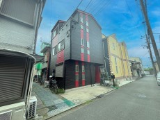 爽やかな青空の下に贅沢なほどに降り注ぐ陽光、豊かな居住性と、クオリティが見事に調和した住空間は、住まうことの喜びを感じさせてくれ