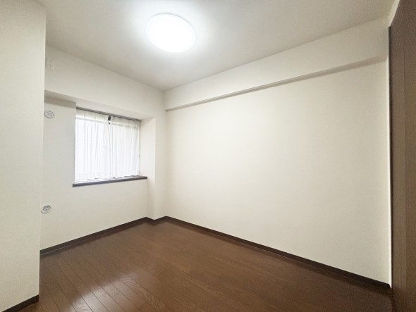 フローリングの部屋は清潔感があり、日々のお掃除も楽で助かりますね！
