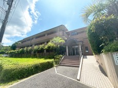 爽やかな青空の下に贅沢なほどに降り注ぐ陽光、豊かな居住性と、クオリティが見事に調和した住空間は、住まうことの喜びを感じさせてくれ