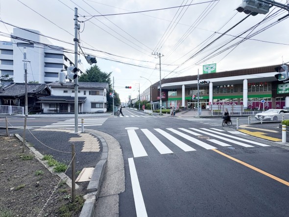 整備された前面道路です。