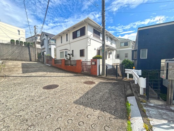 閑静な住宅街で落ち着いた住環境。
