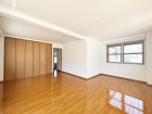 洋室18.3帖。一日の疲れをいやしてくれる主寝室。時を忘れて過ごす場所として過ごせるお部屋です。