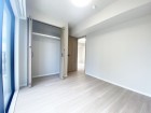 洋室5.3帖。明るくあたたかな居室では、朝の目覚めも気持ちよく起きられます。