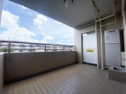 日差しの差し込むバルコニー