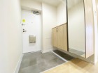 玄関横にはシューズボックスもございます。