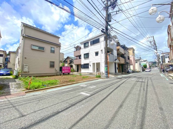 整備された前面道路です。