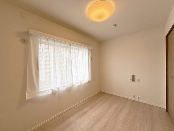 一日の疲れをいやしてくれる主寝室。時を忘れて過ごす場所として過ごせるお部屋です。