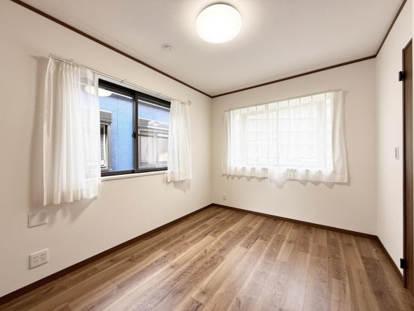 一日の疲れをいやしてくれる主寝室。時を忘れて過ごす場所として過ごせるお部屋です。