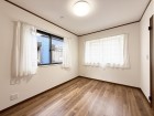 一日の疲れをいやしてくれる主寝室。時を忘れて過ごす場所として過ごせるお部屋です。