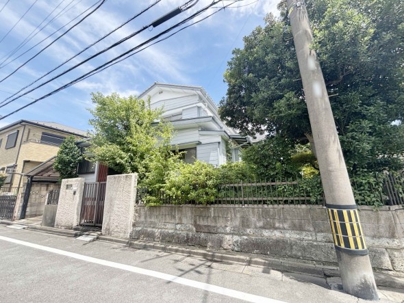 周辺は閑静な住宅街につき落ち着いた環境です。