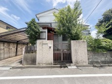爽やかな青空の下に贅沢なほどに降り注ぐ陽光、豊かな居住性と、クオリティが見事に調和した住空間は、住まうことの喜びを感じさせてくれ