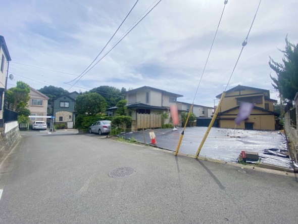 とても開放感ある土地です！日当たりの良さが外観からも伝わります！