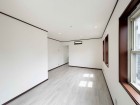 一日の中で多くの時間を過ごすことになる住まいだからこそ、いつも穏やかな空間が必要です。色味などの配慮が、住まう方の健康を守ります