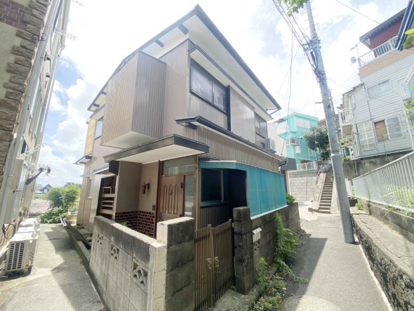 周辺は閑静な住宅街につき落ち着いた環境です。