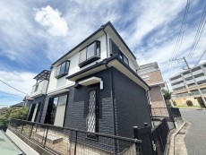 周辺は閑静な住宅街につき落ち着いた環境です。