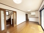 開放的で広いリビング。のびのびとくつろげるリビングは、家族のコミュニケーションの場として、みんなが集まる一番の場所に。