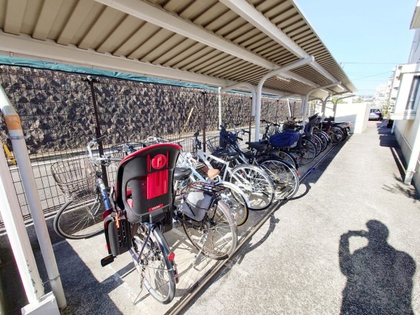 敷地内自転車置き場。