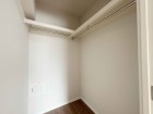たっぷり入るウォークインクローゼットは奥行きがあるのでたくさん収納できます。