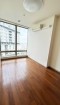 洋室6.2帖。フローリングの部屋は清潔感があり、日々のお掃除も楽で助かります。
