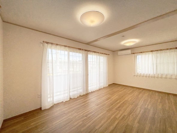 一日の疲れをいやしてくれる主寝室。時を忘れて過ごす場所として過ごせるお部屋です。