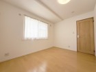 一日の疲れをいやしてくれる主寝室。時を忘れて過ごす場所として過ごせるお部屋です。