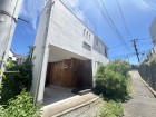 爽やかな青空の下に贅沢なほどに降り注ぐ陽光、豊かな居住性と、クオリティが見事に調和した住空間は、住まうことの喜びを感じさせてくれ