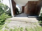 お客様をお迎えする玄関は落ち着いた雰囲気。
