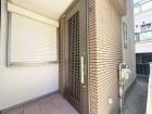 お客様をお迎えする玄関は落ち着いた雰囲気。
