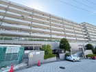爽やかな青空の下に贅沢なほどに降り注ぐ陽光、豊かな居住性と、クオリティが見事に調和した住空間は、住まうことの喜びを感じさせてくれ