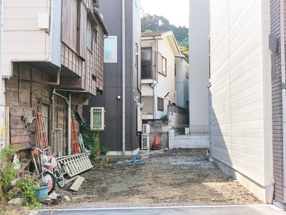 車2台駐車可能なカースペース部分です 現地土地写真