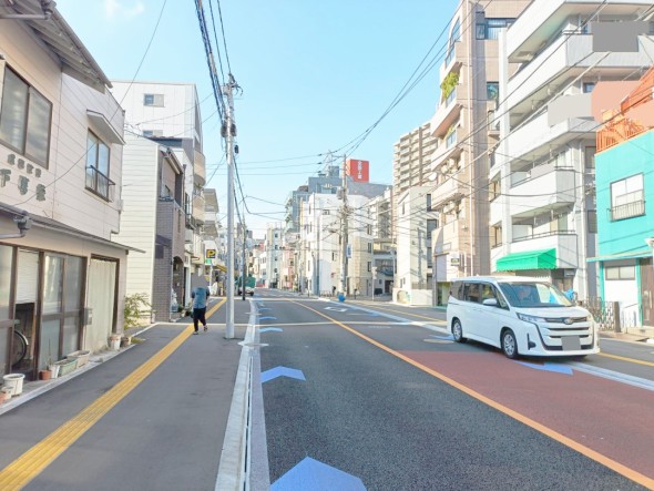 整備された前面道路です。