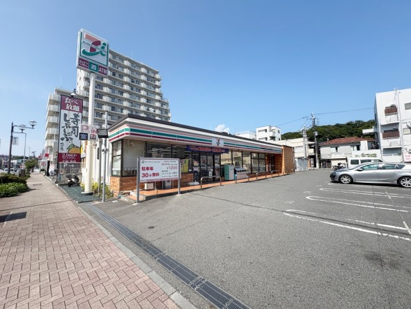 コンビニ 350m セブンイレブン横須賀北久里浜店