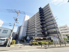 爽やかな青空の下に贅沢なほどに降り注ぐ陽光、豊かな居住性と、クオリティが見事に調和した住空間は、住まうことの喜びを感じさせてくれ