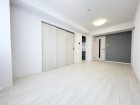 LDK12.9帖。のびのびとくつろげるリビングは、家族のコミュニケーションの場として、みんなが集まる一番の場所に。