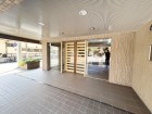 お客様をお迎えするエントランスは落ち着いた雰囲気。