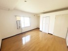 洋室8帖。一日の疲れをいやしてくれる主寝室。時を忘れて過ごす場所として過ごせるお部屋です。