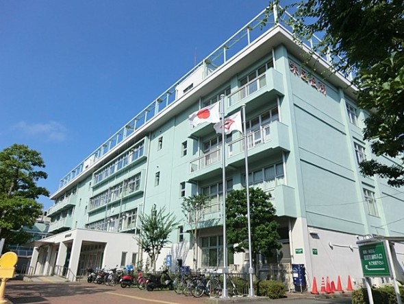 役所 1100m 栄区役所