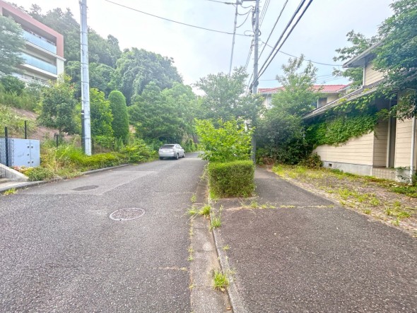 整備された前面道路です。