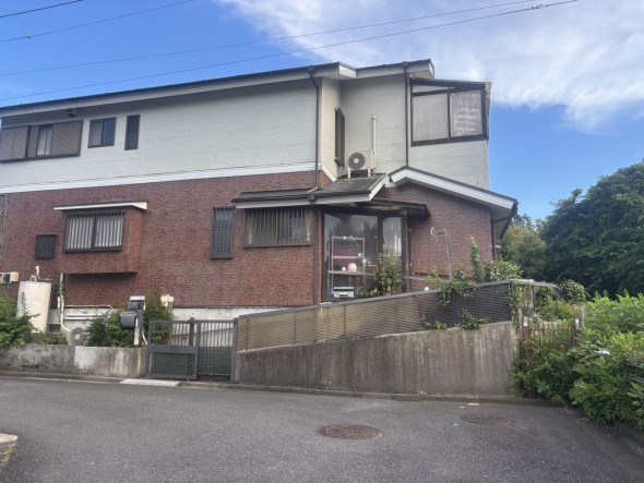 前面道路は車通りの少ない道です。小さなお子様も安心してお過ごしいただけます。