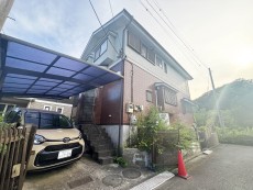 周辺は閑静な住宅街につき落ち着いた環境です。