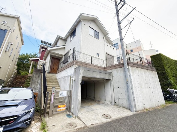 周辺は閑静な住宅街につき落ち着いた環境です。