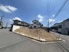 角地。前面道路が広く見通しも良いです。
