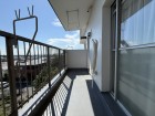 日差しの差し込むバルコニー