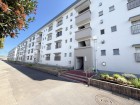 爽やかな青空の下に贅沢なほどに降り注ぐ陽光、豊かな居住性と、クオリティが見事に調和した住空間は、住まうことの喜びを感じさせてくれ