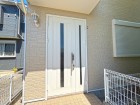 居住者の帰り、訪れる方を優しく迎え、やすらぎに満ちた生活空間を予感させる。健やかな暮らしを楽しめそう。