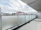 日差しの差し込むバルコニー