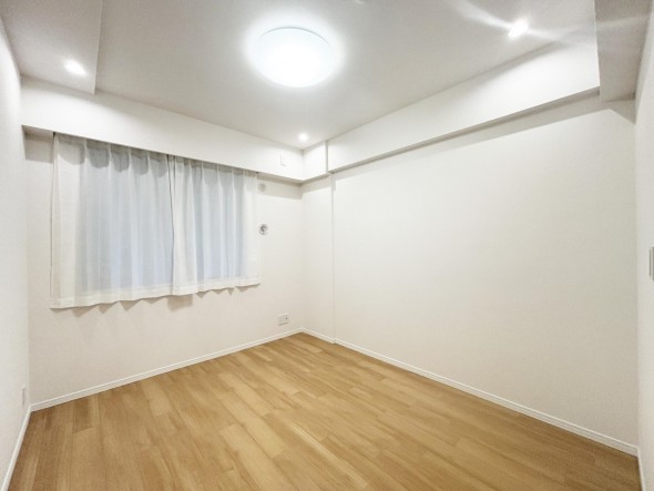 洋室6.5帖。一日の疲れをいやしてくれる主寝室。時を忘れて過ごす場所として過ごせるお部屋です。